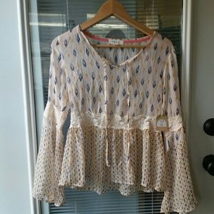 NWT Taylor & Sage Boho Bell Sleeve Blouse
